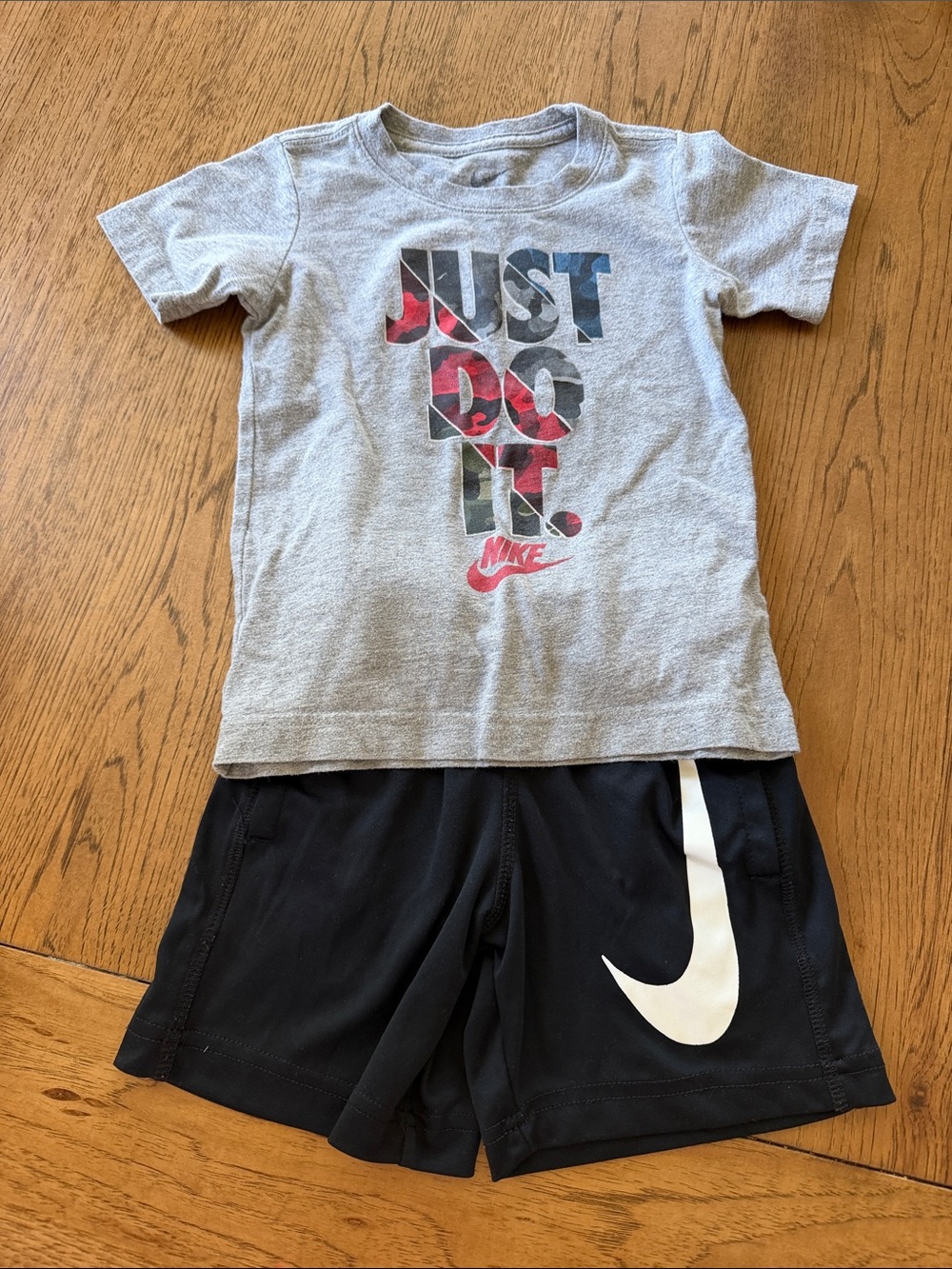 Nike boys 4T Grey Tee with Multicolor Graphic & Black Shorts